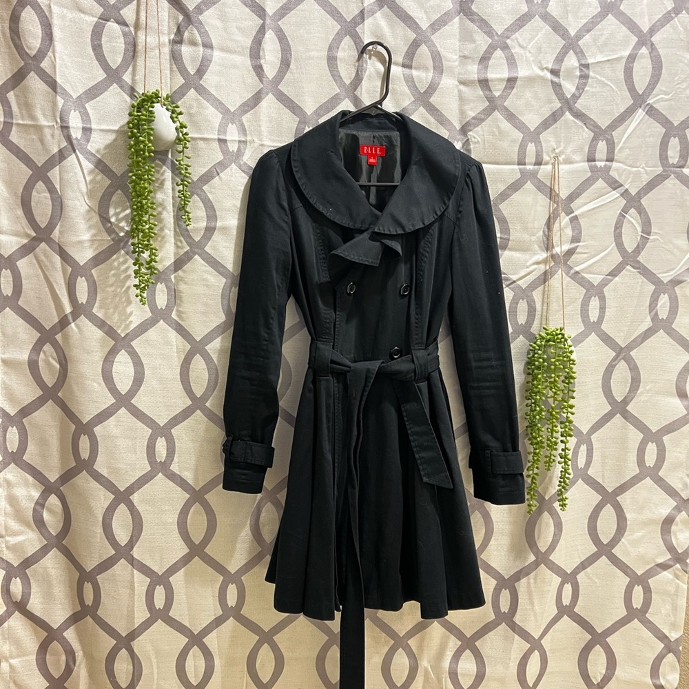 Beautiful ruffled black ELLE pea coat size 6